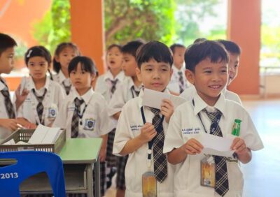 Thai primary school students smiling 